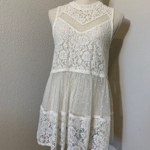 3/$30 sale Umgee lace button keyhole back closure
